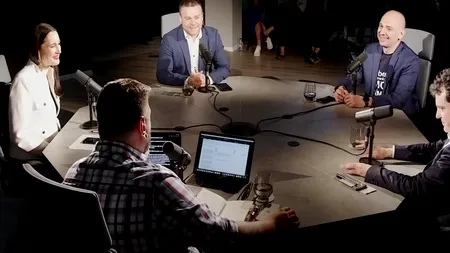 Politicieni de PODCAST. Campania electorală se mută din stradă și televiziune pe internet