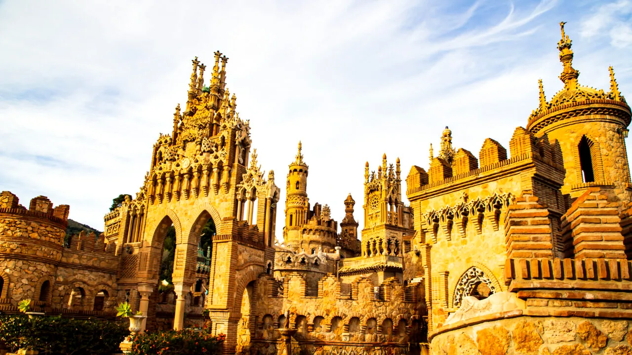 O femeie a vizitat un „castel medieval” în Spania, dar a rămas uimită când a aflat secretul din spatele obiectivului turistic. Plătise 3 euro pe bilet