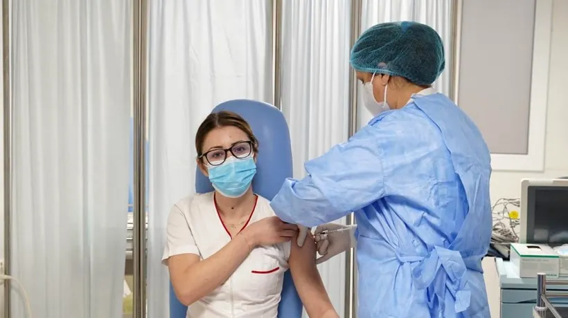 Cine este Mihaela Anghel, primul cadru medical vaccinat anti-COVID. Are 26 de ani, face zilnic naveta pentru a ajunge la “Matei Balș” și a ales să devină doctor după operația de apendicită