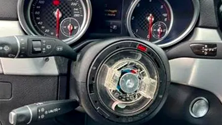 O româncă stabilită în Italia și-a parcat Mercedesul și a intrat la muncă. După 8 ore, a vrut să-l pornească, dar a observat că nu mai are volan. Ce i-au mai furat hoții