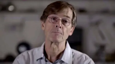 „Nu este nevoie de vaccin. Pandemia s-a încheiat”. Fostul șef științific al Pfizer acuză că „al doilea val” a fost falsificat cu ajutorul testelor Covid