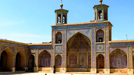 Cum arată moscheea roz din Iran 