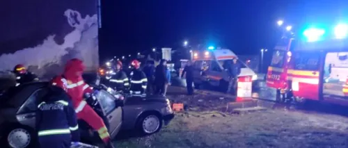 O fată de 14 ani a rămas ORFANĂ de ambii părinți, după un grav accident produs în Caraș-Severin. Mașina în care se aflau toți trei a lovit un autocar