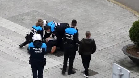 VIDEO. Român arestat în Spania pe stradă, în aplauzele oamenilor care priveau de la balcoane