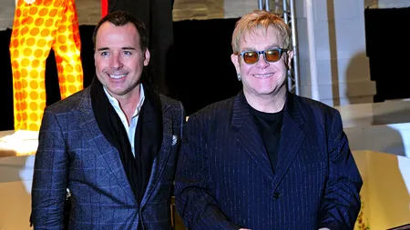Elton John dă în judecată publicația The Times