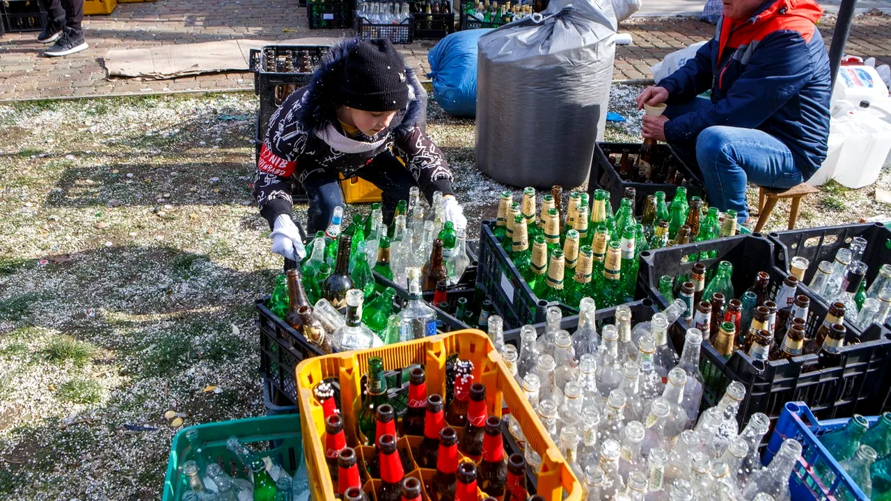 Copilărie distrusă de război. Un băiețel de șapte ani învață să facă cocktailuri Molotov în Ucraina. „Este îngrozitor!”
