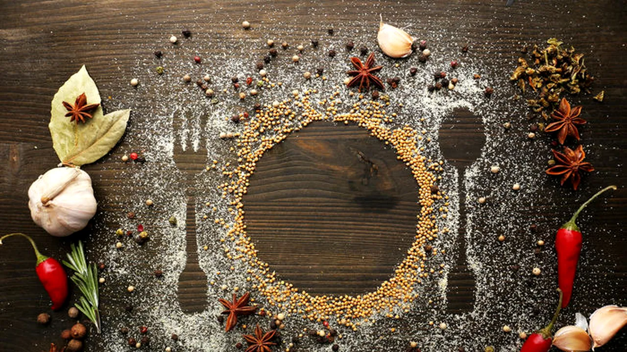 Cât de ieftină e mâncarea la standul stradal din Singapore, decorat cu o stea Michelin, unde clienții așteaptă la coadă și câte trei ore 