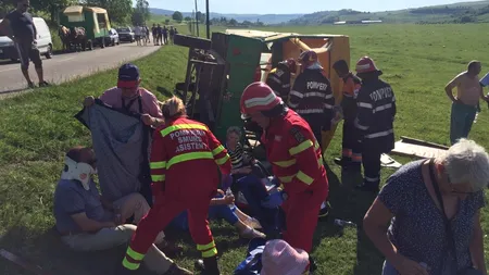 Turiști străini, răniți după ce s-au răsturnat cu căruța în județul Sibiu: Cinci femei, transportate la spital - VIDEO / FOTO