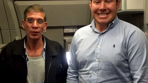 Tragicomic: un pasager din avionul deturnat spre Cipru s-a fotografiat cu atacatorul. ''Am încercat să rămân vesel în fața unei probleme''