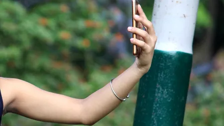 Peste 4.100 de amenzi au primit șoferii pentru folosirea telefonului în trafic, în București, în 2019