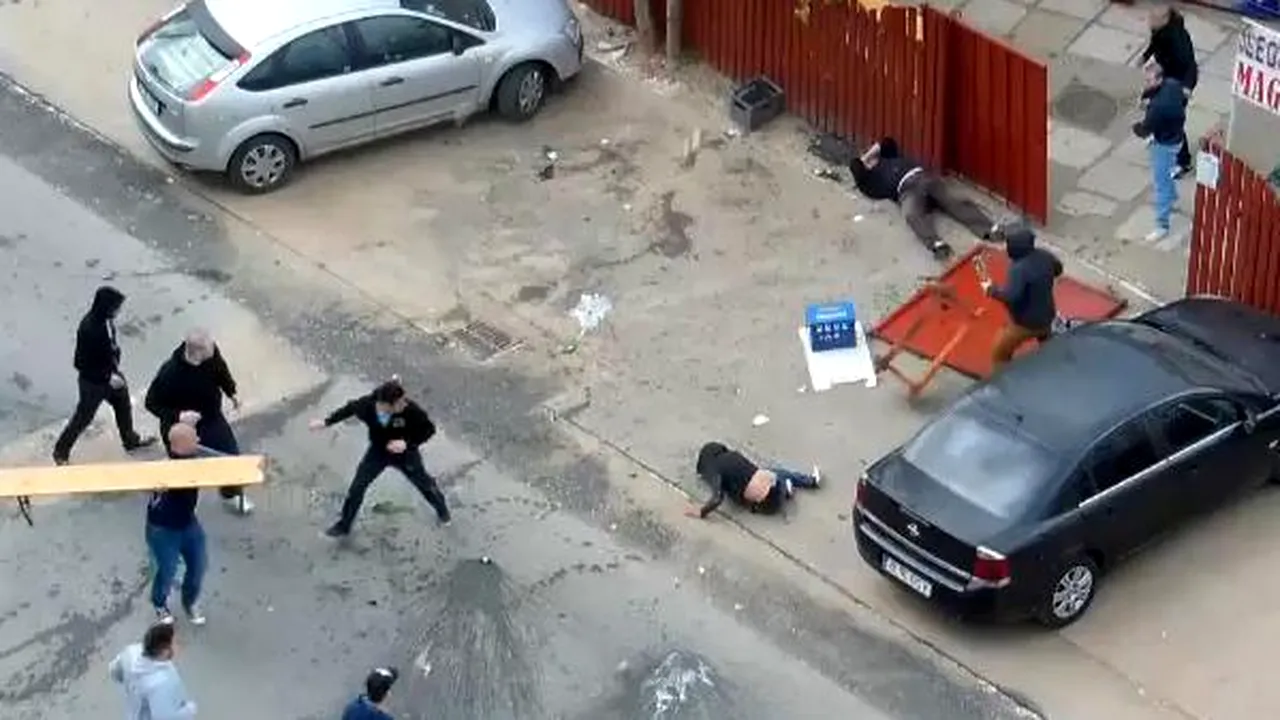 Doisprezece suporteri care s-au bătut înaintea meciului Steaua - Rapid au fost reținuți 