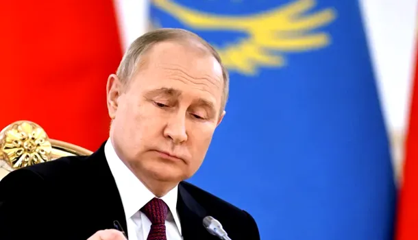 ”Putin este un prost și un hoț” este mesajul care a rulat pe o clădire din Rusia