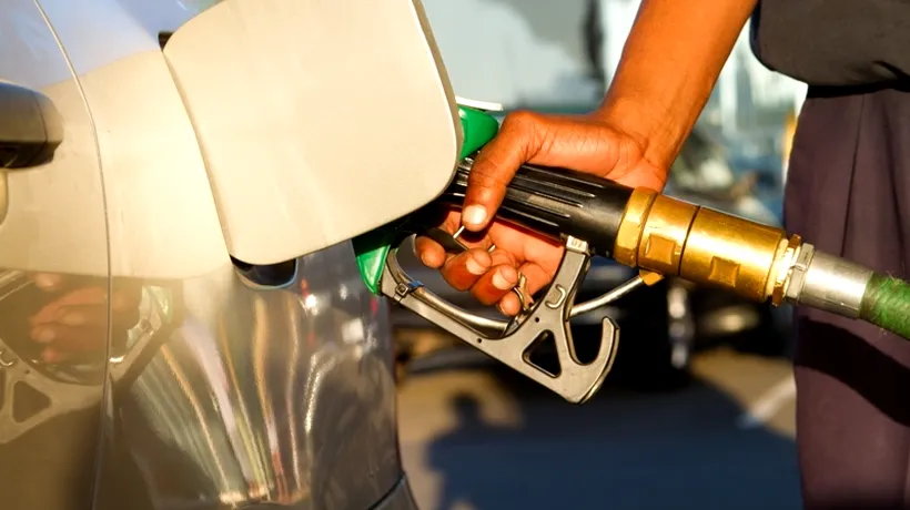 În ATENȚIA benzinarilor: prețul petrolului se prăbușește pe burse. Când se va PRĂBUȘI prețul BENZINEI și în România?