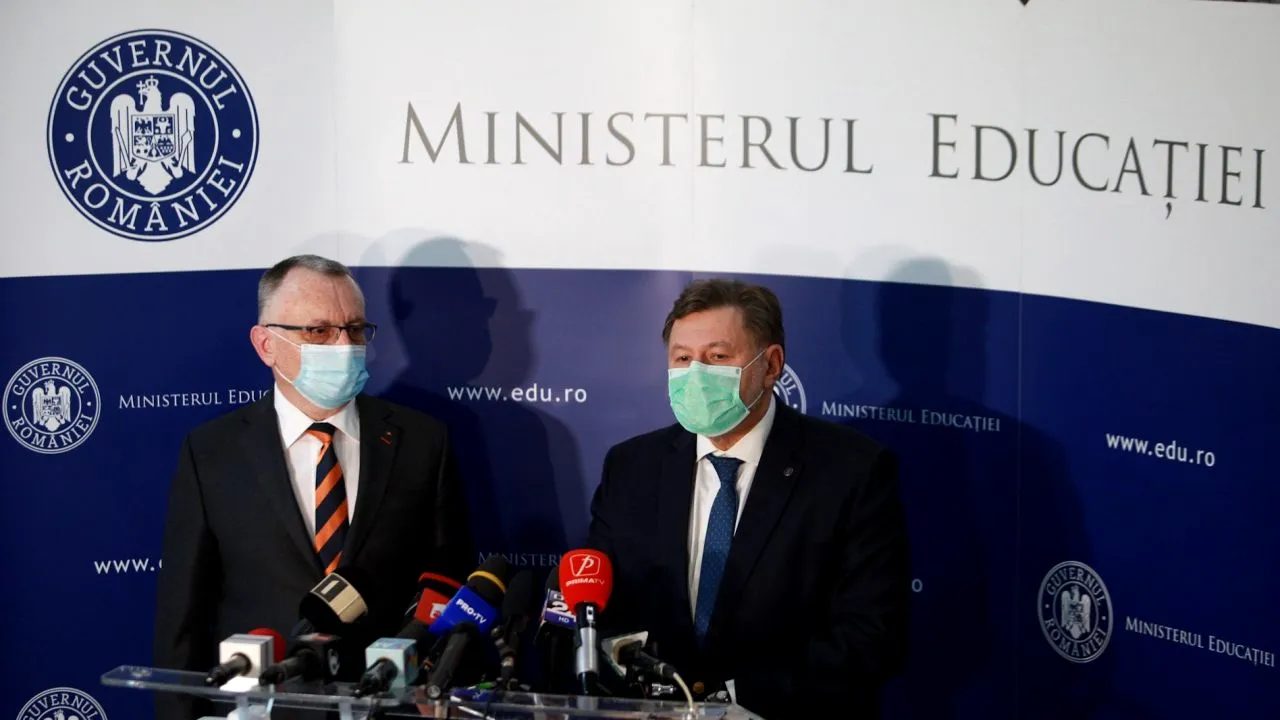 VIDEO. Miniștrii Educației și Sănătății, Sorin Cîmpeanu și Alexandru Rafila, puși în dificultate de o întrebare privind siguranța copiilor la școală după aplicarea noilor reguli epidemiologice