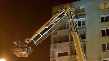 Scoasă din casă cu macaraua