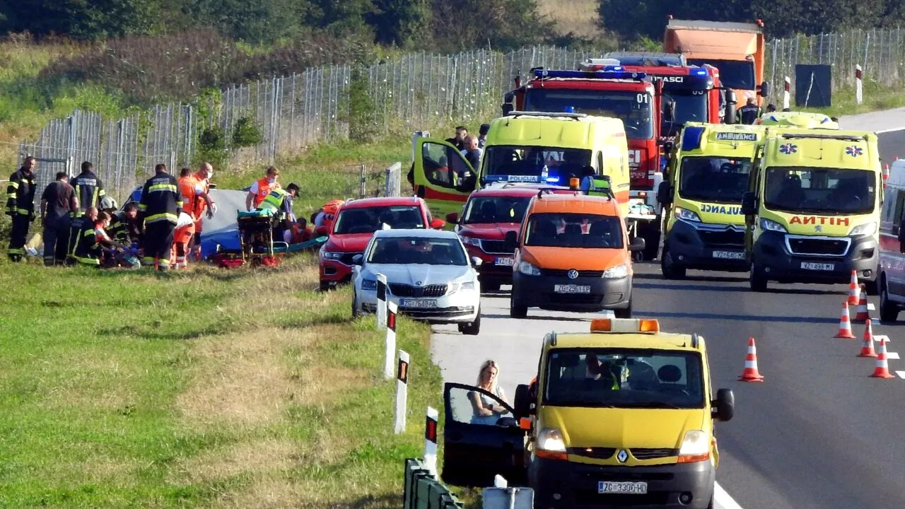 Carnagiu pe o autostradă din Croația: 11 persoane au murit în urma unui accident în care a fost implicat un autocar polonez