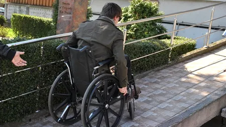 Comunitatea din județul Iași se MOBILIZEAZĂ pentru a acorda ajutor tânărului care a ajuns invalid în urma accidentului de la Bivolari