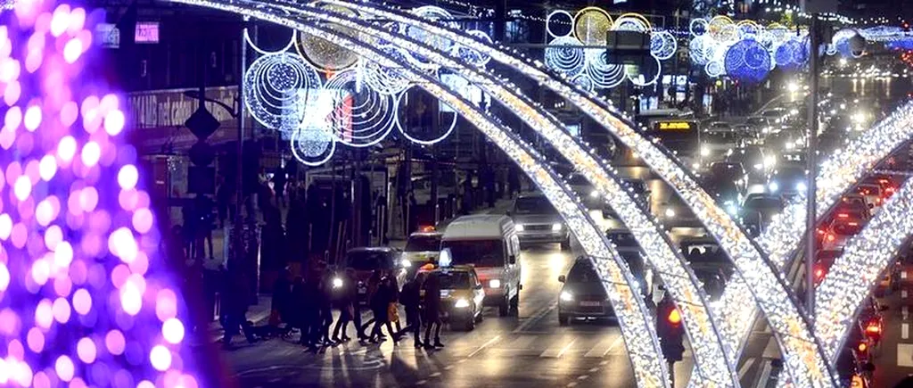 Când se aprind luminițele de Crăciun în București. Primăria a început montarea instalațiilor