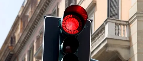 Statul în care vei putea trece de acum pe culoarea roșie a semaforului. Condiția esențială pentru a putea face asta