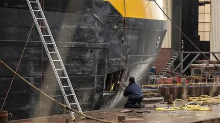 Muncitorii români, exploatați în șantierele navale din Olanda. Cât de mici sunt salariile lor