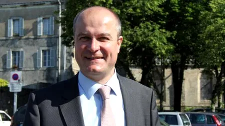 Un deputat francez a fost sancționat pentru discriminare sexuală, după ce a cotcodăcit în timp ce o deputată susținea un discurs în Adunarea Națională