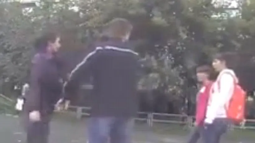VIDEO: Ce pățește un rus care își agresează iubita în plină stradă