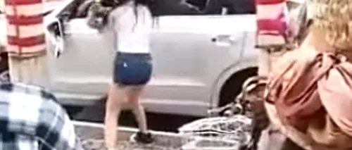 Motivul bizar pentru care o tânără din China și-a distrus mașina de lux nouă cu o cărămidă
