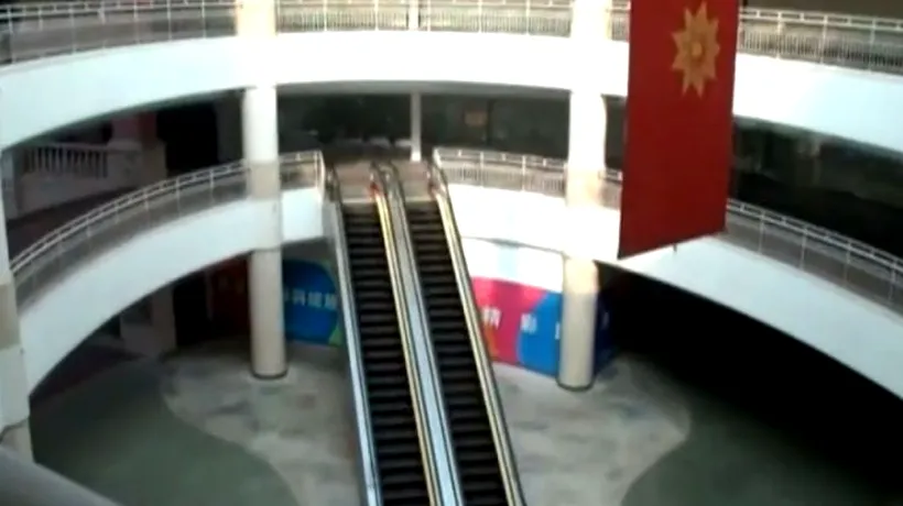 VIDEO: Cel mai mare mall din lume, ocupat în proporție de 1 la sută. „Sunt zile când nu vindem nimic