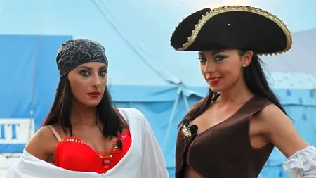 GALERIE FOTO. Gemenele de la Cheeky Girls, alergate cu nuiaua de nea Marin la 