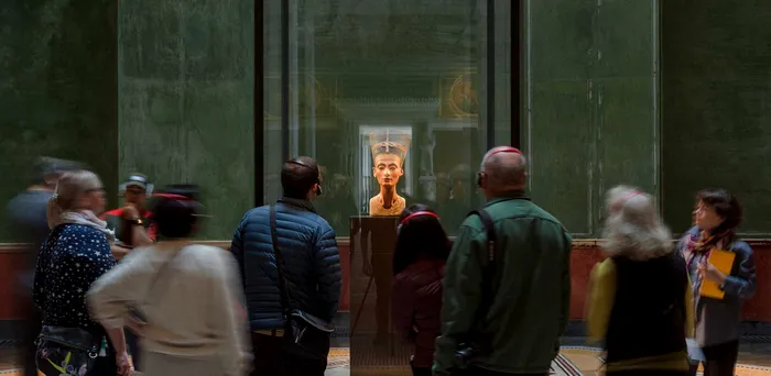 Dup&#259; inaugurarea muzeului de 1 miliard de dolari, Egiptul tureaz&#259; motoarele pentru repatrierea artefactelor. G&acirc;ndul prezint&#259; b&#259;t&#259;lia pentru Nefertiti. Nilul &icirc;&#537;i cere regina &icirc;napoi