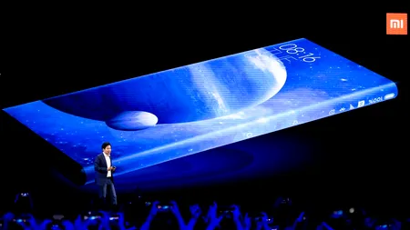 Xiaomi i-a luat-o înainte lui Apple și a scos primul telefon format dintr-un display, de jur împrejur