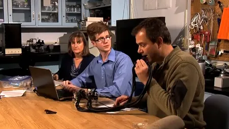 Un nou dispozitiv le permite persoanelor surde să „audă cu limba