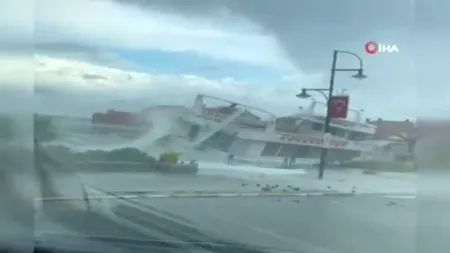 Furtună puternică în Turcia. Mai mulţi copaci au fost smulşi din rădăcini, iar zeci de bărci și iahturi au fost răsturnate