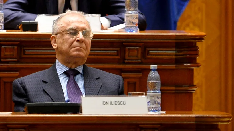 VIDEO. Ion Iliescu a fost surprins din nou dormind în public
