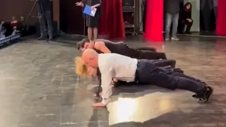 Emil Boc și-a arătat mușchii pe scenă. A făcut 30 de flotări alături de sportivi de performanță