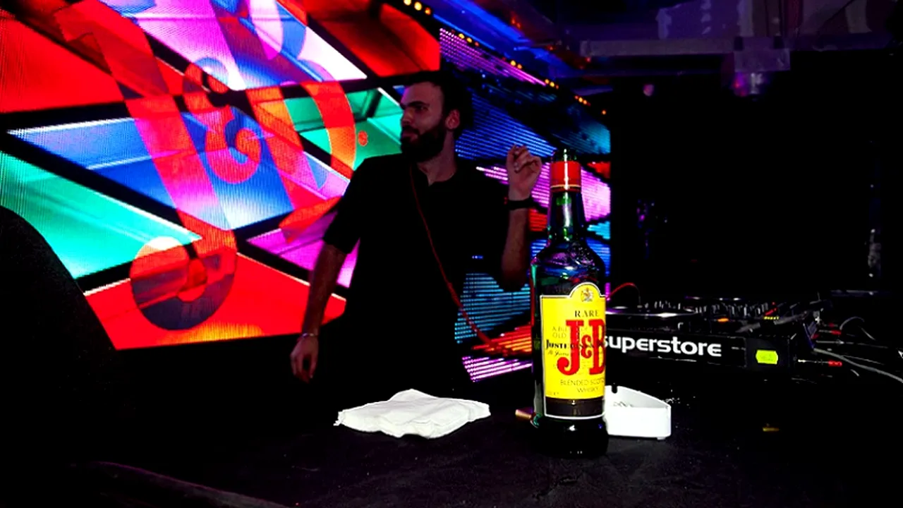 (P) Calatorie în timp și dincolo de el cu #partyforhistory J&B !