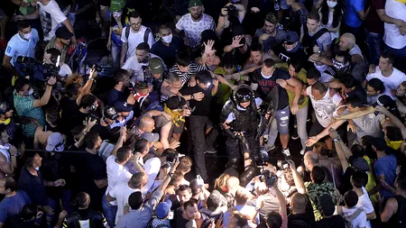 Chiar s-ar fi bucurat cineva să am COLOANA RUPTĂ? Jandarmerița bătută la miting: Am simțit cum mă căutau de PISTOL