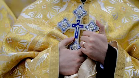 Un preot din Arad își sperie enoriașii: Nu acceptați noile buletine!