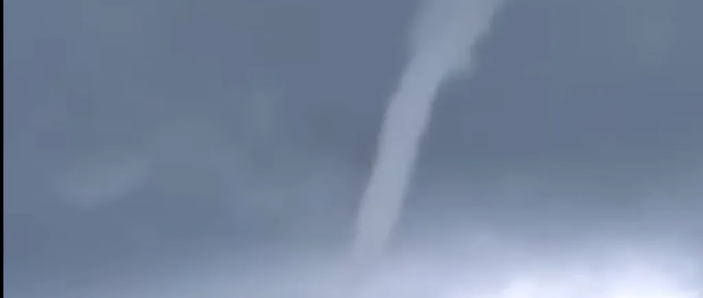 VIDEO | Fenomene meteo extreme în România. Localnicii din Babadag au filmat două „tornade”