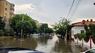 FOTO-VIDEO | Craiova, devastată de cea mai puternică furtună din ultimii 30 de ani. Primarul orașului, Lia Olguța Vasilescu: „Nu mi-am închipuit că se poate întâmpla așa ceva”