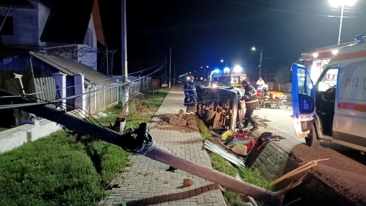 ACCIDENT teribil în județul Iași, doi tineri au murit, iar un al treilea este în stare gravă la spital / Șoferul nu avea permis, iar mașina era furată