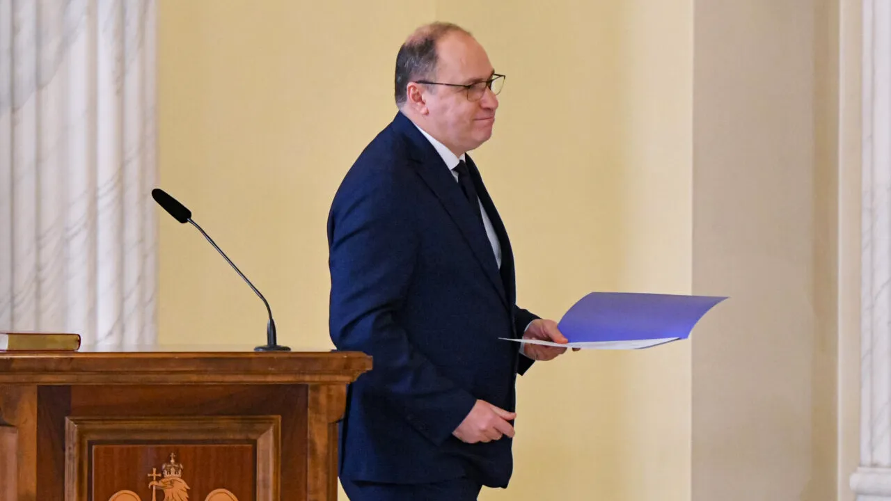 Aproape 8.000 de posturi de directori școlari sunt scoase la concurs. Ministrul interimar al Educației îi răspunde unei directoare care acuză „umilință și abandonare” la nivelul conducerii școlilor: „Pregătiți-vă și participați!”