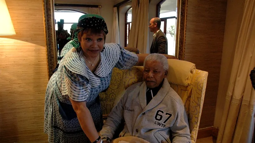 Bătrâni ai clanului regal thembu, la căpătâiul lui Nelson Mandela