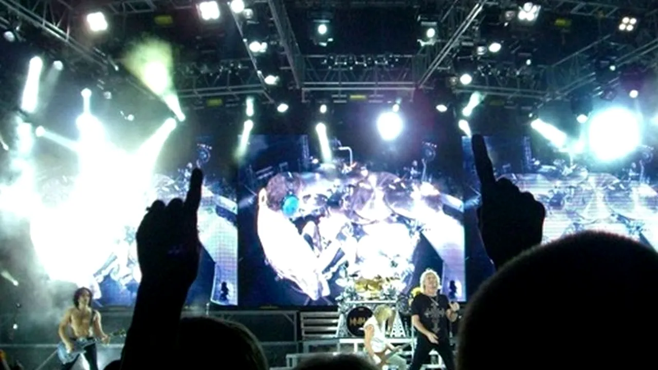 Chitaristul trupei Def Leppard a anunțat că are cancer