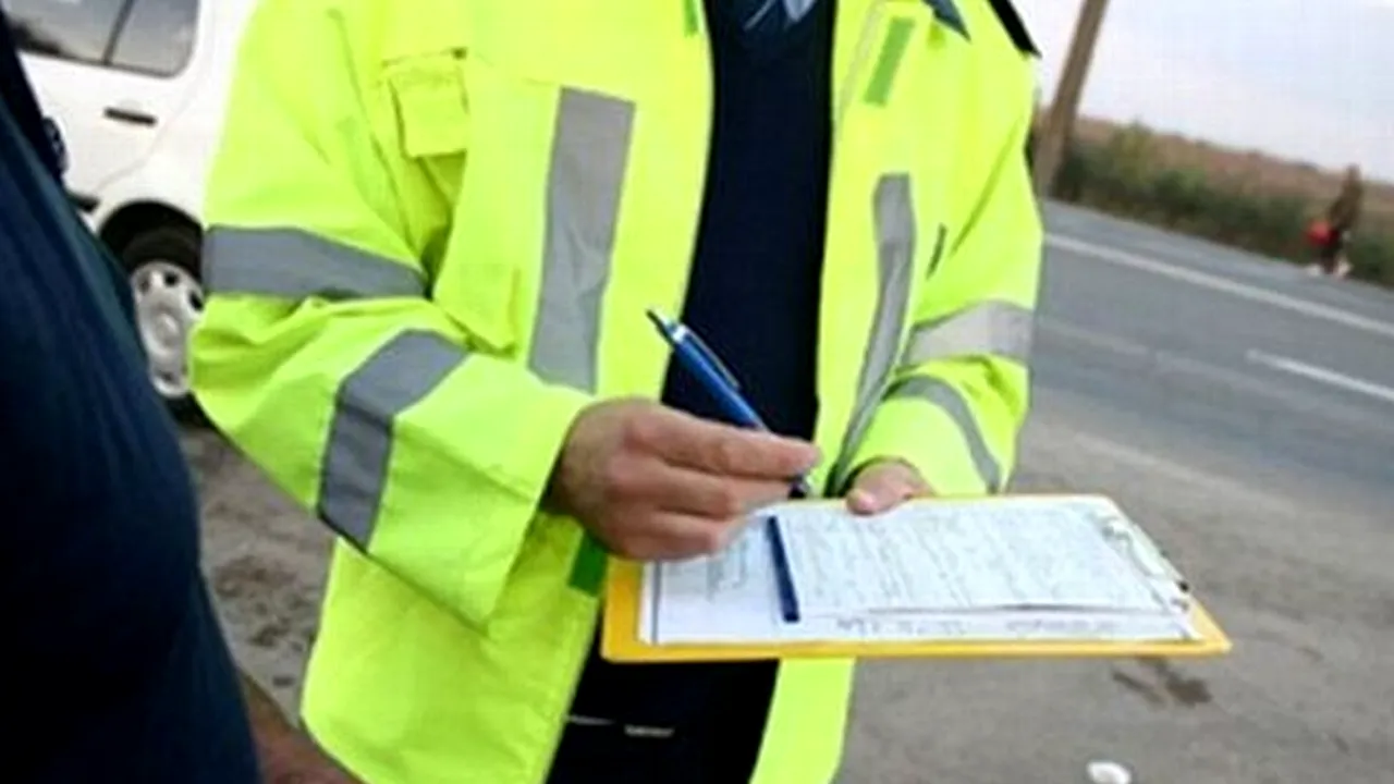 Un polițist din Aiud a fost prins în timp ce lua șpagă de la un șofer. Cum a fost pedepsit de colegii săi