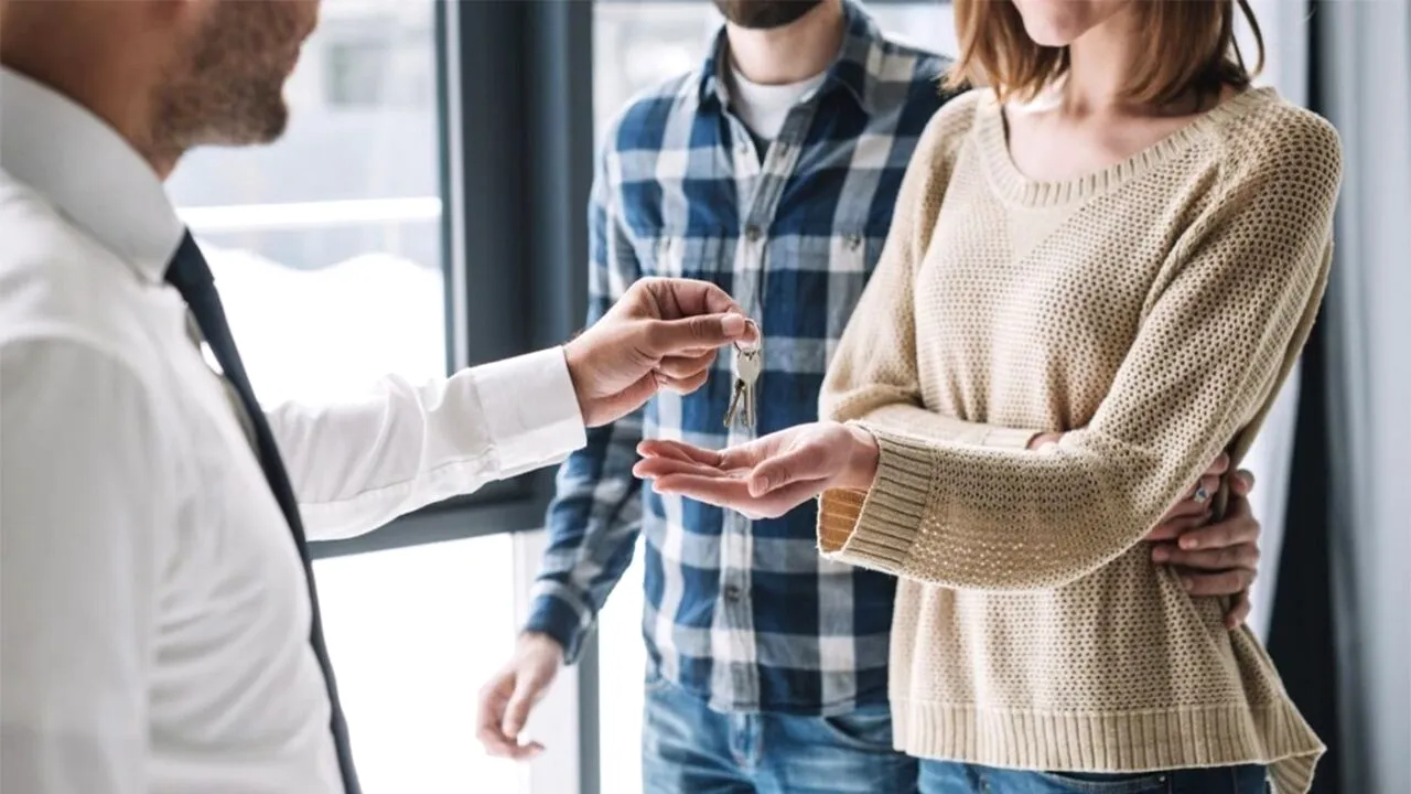 Ce „ȚEAPĂ” a luat Cătălin din Constanța, după ce a plătit 1.650 de lei chirie. Ce era „apartamentul”, de fapt