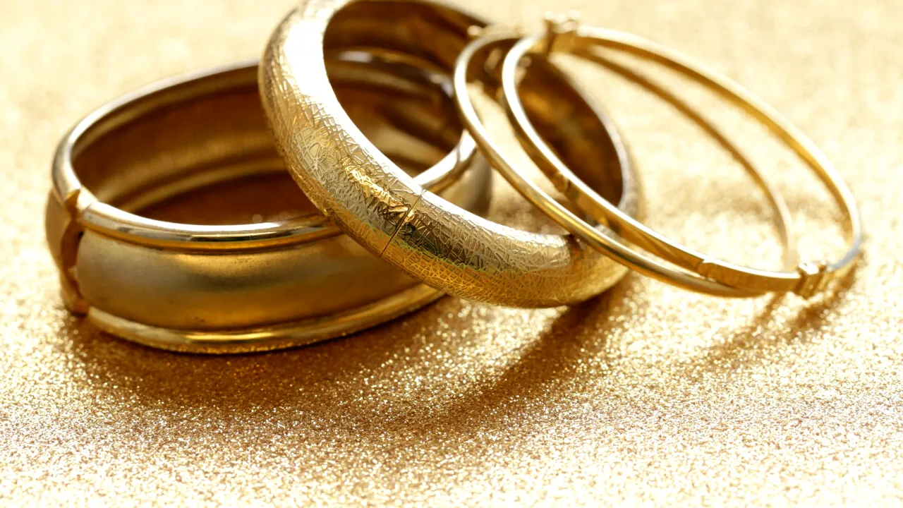 Cum să-ți cureți bijuteriile din aur ACASĂ. Cele mai bune metode pentru salvarea obiectelor prețioase