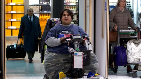 Unui tânăr francez obez nu se poate întoarce acasă deoarece i-a fost interzis accesul în avion, pe pachebot și în trenurile Eurostar