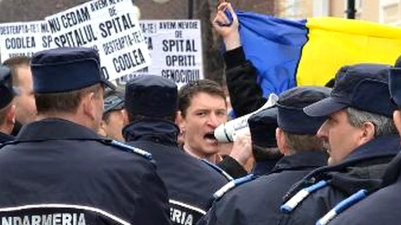 Viceprimar atacat pe stradă de trei bărbați înarmați cu levier și cuțit