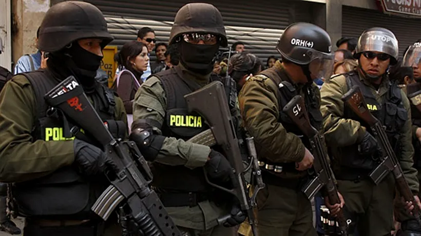Poliția din Bolivia a confiscat un milion de dolari, aruncați din avion de traficanți de droguri